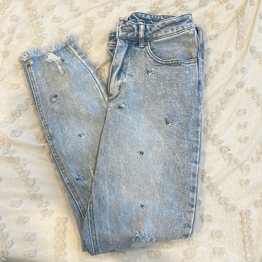 Material girl Light wash daisy ripped jeans